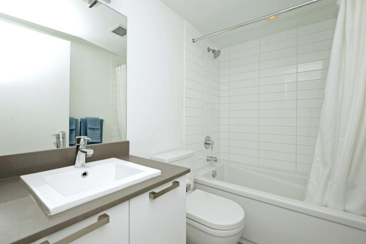 Gorgeous Old Town Condo With Patio And Parking! Victoria Exterior photo