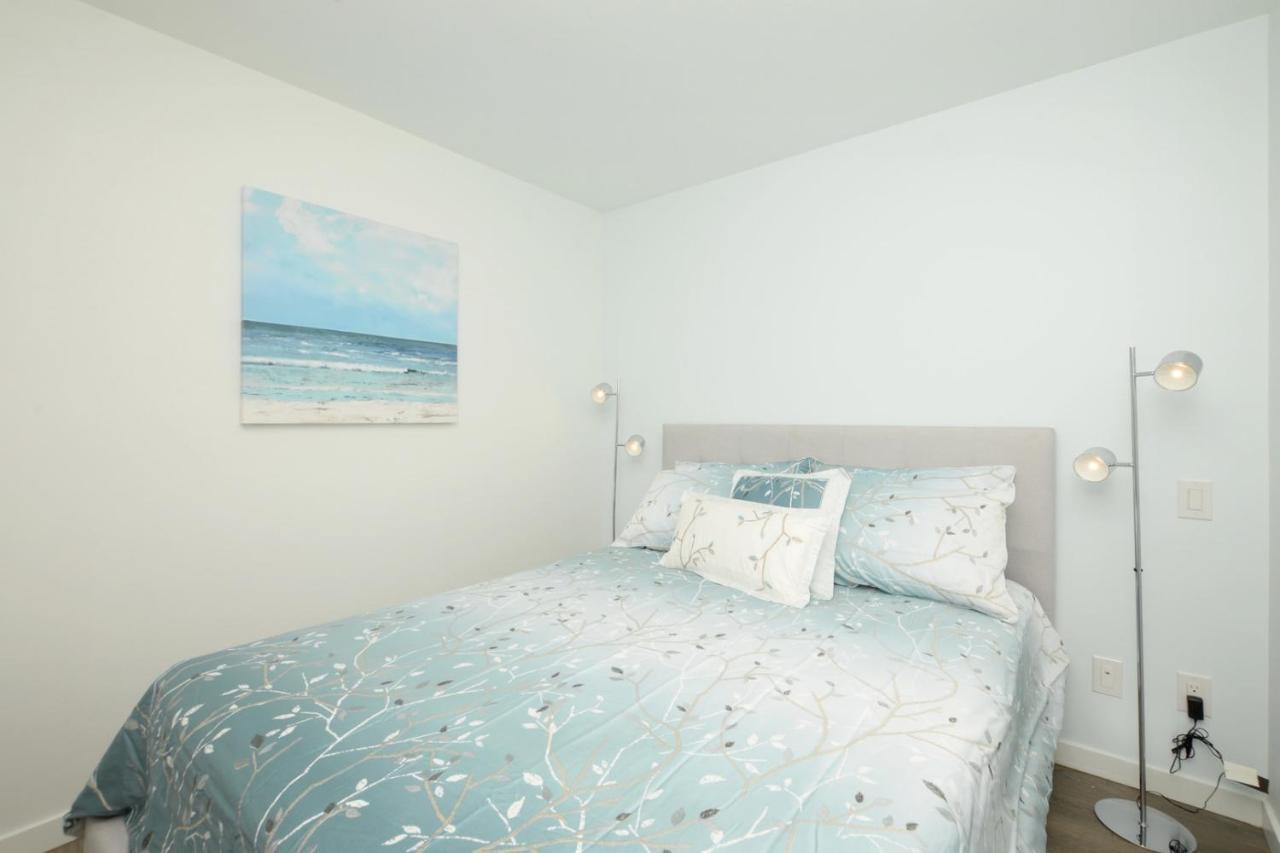 Gorgeous Old Town Condo With Patio And Parking! Victoria Exterior photo